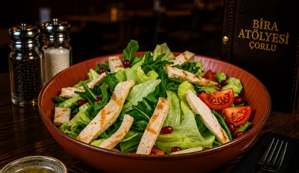 Tavuklu Akdeniz Salatası