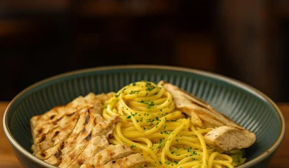 Cheddar Soslu Spagetti Tavuk