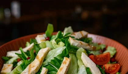 Tavuklu Akdeniz Salatası